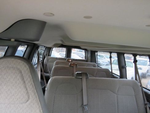 Used 2018 Chevrolet Express 3500 LT w/ LT Preferred Equipment Group RWD image 31