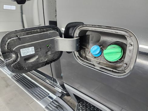 Used 2022 GMC Sierra 2500 SLT w/ LPO, GMC Protection Package image 31