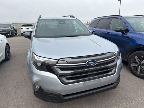 Used 2025 Subaru Forester Premium w/ Convenience Package #2 image 6