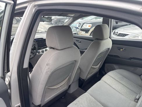 Used 2010 Hyundai Elantra GLS FWD image 17