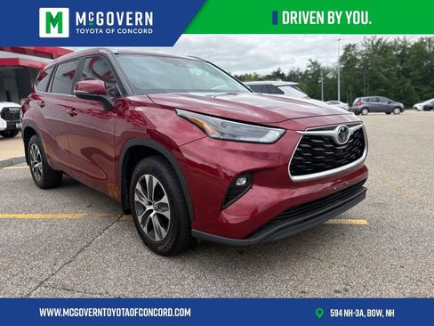 Used 2023 Toyota Highlander XLE AWD/4WD image 8