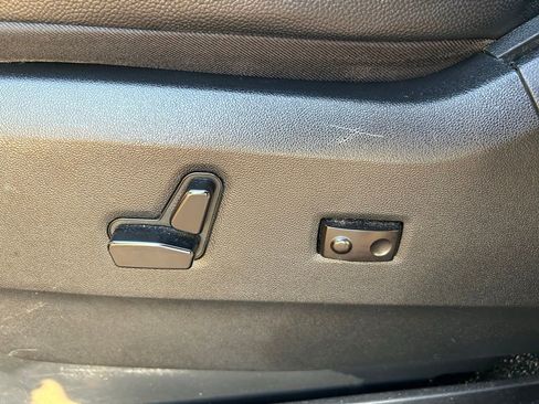 Used 2020 Dodge Grand Caravan SXT FWD image 18