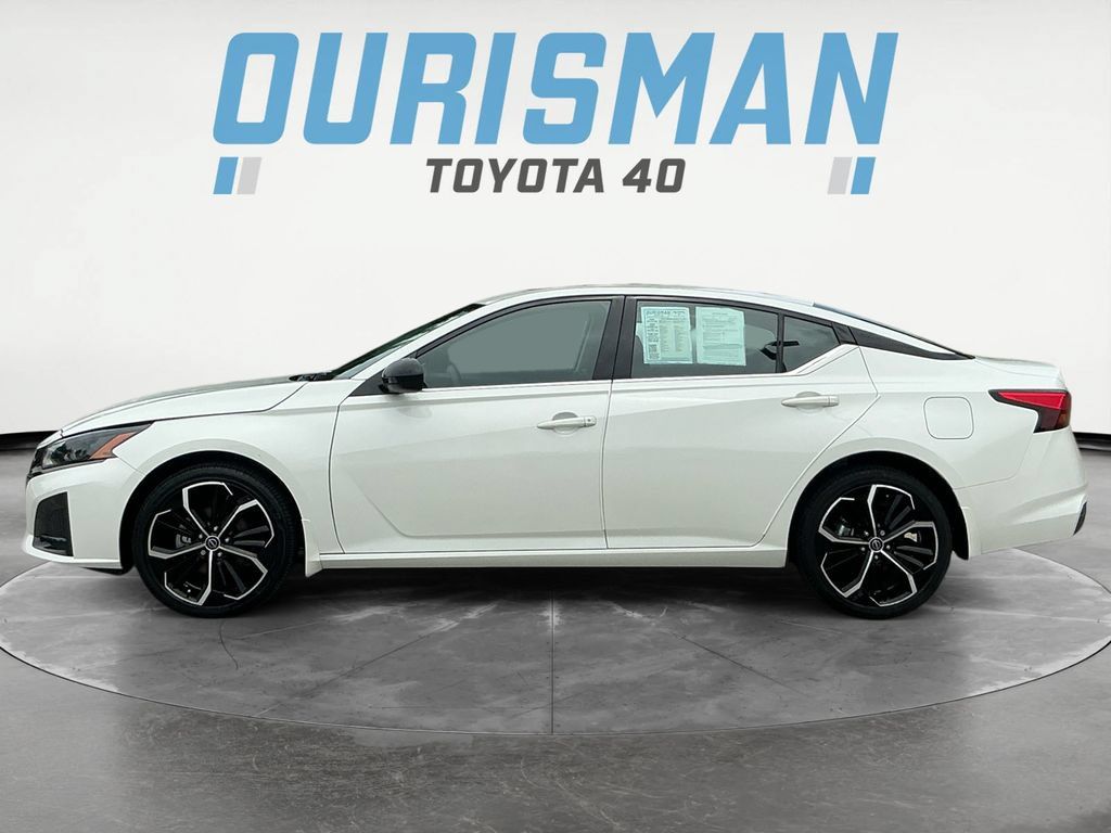 Used 2023 Nissan Altima 2.5 SR w/ SR Premium Package AWD/4WD image 4