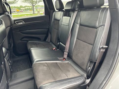Used 2021 Jeep Grand Cherokee Laredo X AWD/4WD image 39