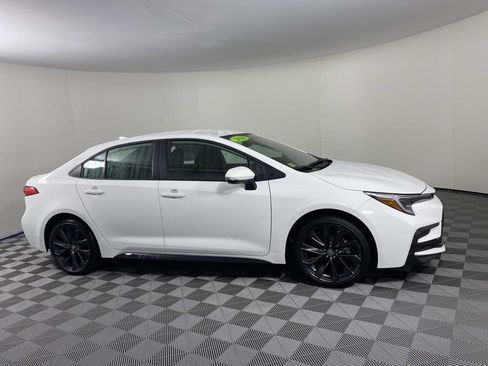 Used 2026 Toyota Corolla SE w/ SE Package FWD image 10