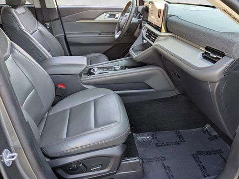 Used 2025 Ford Explorer Active w/ Active Comfort Package image 24