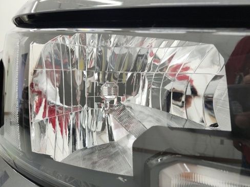 Used 2024 Nissan Frontier SV image 10