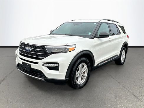 Used 2020 Ford Explorer XLT w/ Equipment Group 202A image 3