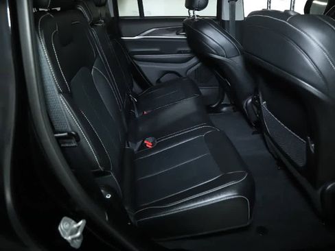 Used 2023 Jeep Grand Cherokee Limited w/ Luxury Tech Group II image 33