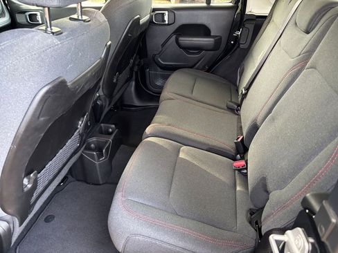 Used 2025 Jeep Wrangler Unlimited Rubicon image 25