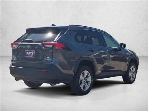 Used 2021 Toyota RAV4 LE AWD/4WD image 5