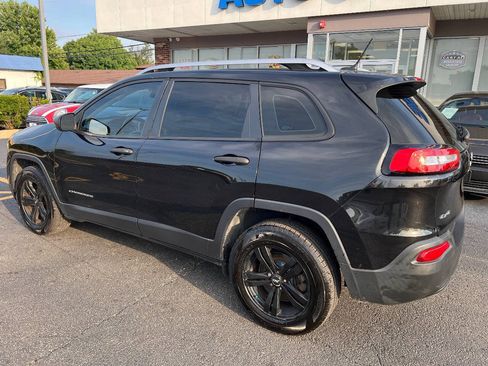 Used 2016 Jeep Cherokee Sport w/ Cold Weather Group AWD/4WD image 12