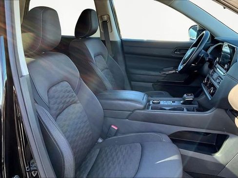 Used 2024 Nissan Pathfinder S image 21