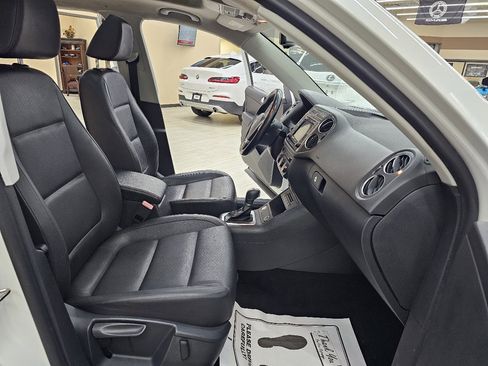 Used 2016 Volkswagen Tiguan SE image 20