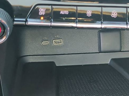 Used 2026 Chevrolet Traverse Z71 image 6