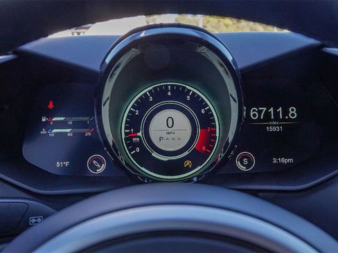 Used 2022 Aston Martin V8 Vantage Coupe image 27