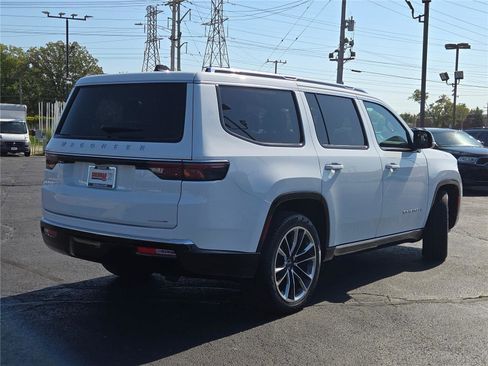 Used 2024 Jeep Wagoneer Series III w/ Premium Group I image 16