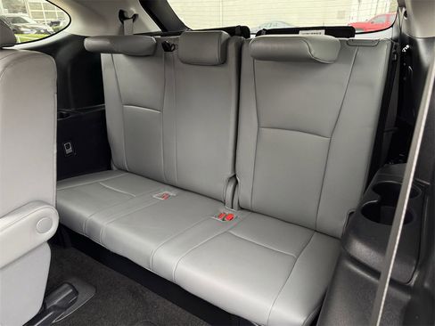 Used 2024 Toyota Highlander XLE image 27
