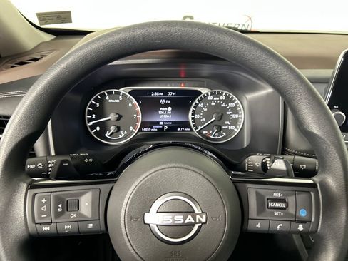 Used 2023 Nissan Rogue SV image 13