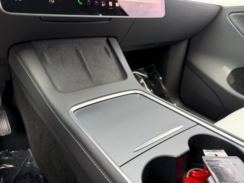 Used 2023 Tesla Model Y Long Range AWD/4WD image 25