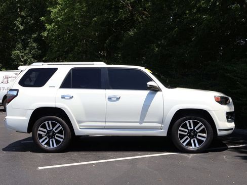 Used 2022 Toyota 4Runner Limited AWD/4WD image 10
