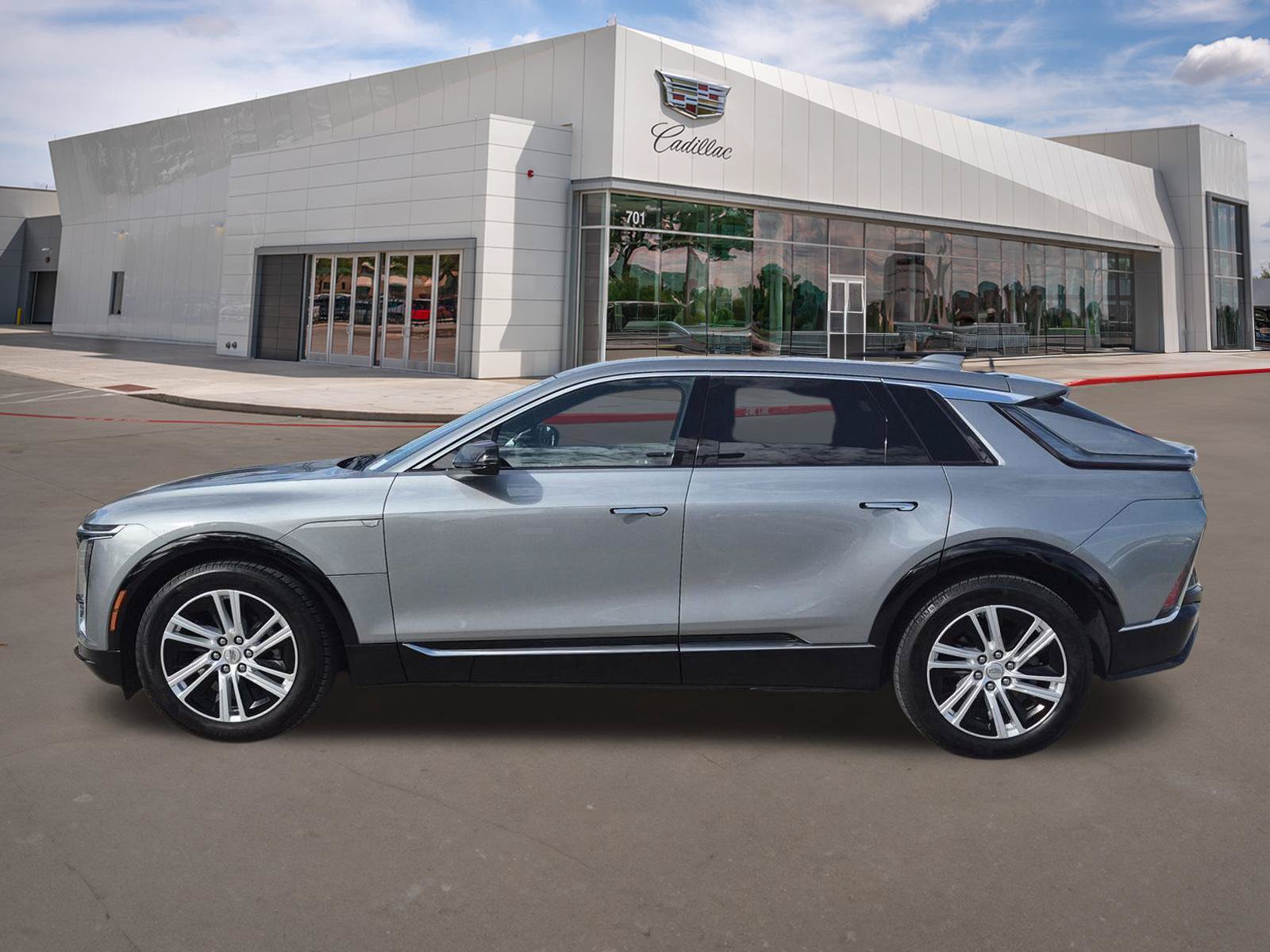 Used 2024 Cadillac Lyriq Tech AWD/4WD image 3