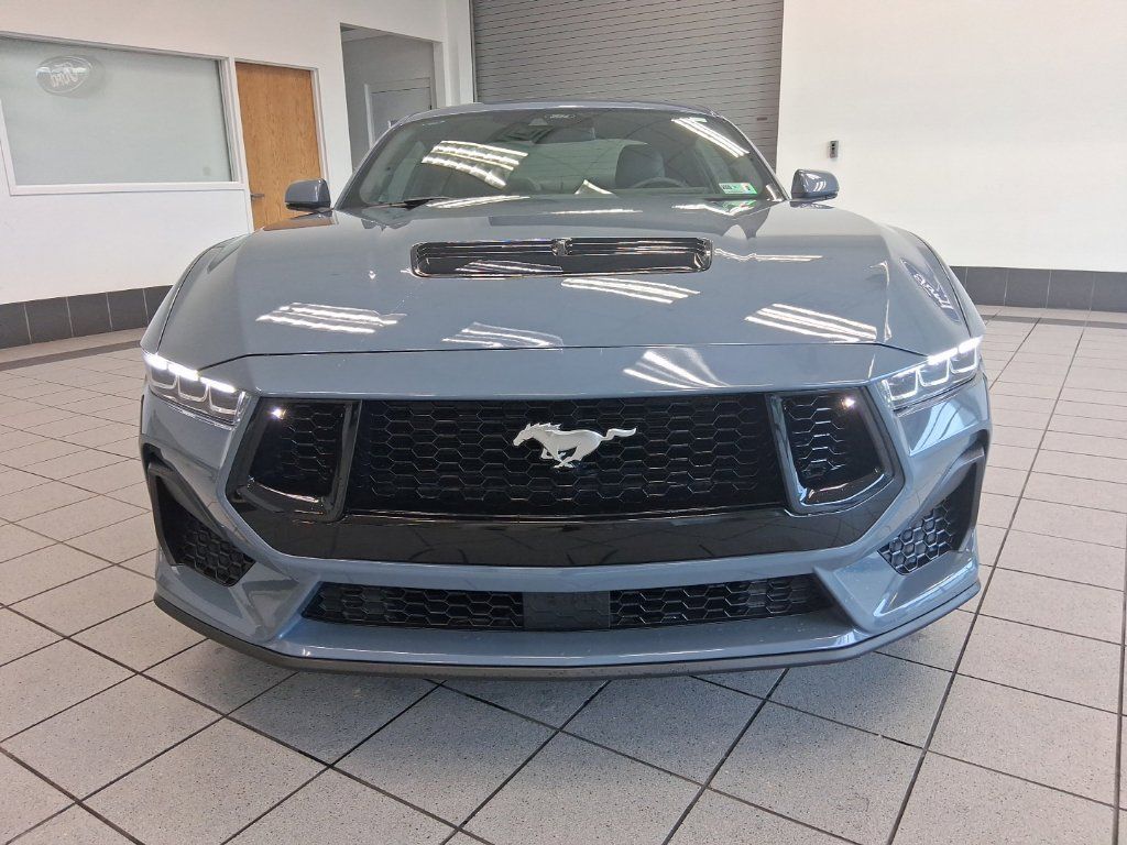 Used 2025 Ford Mustang GT Premium RWD image 3
