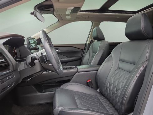 Used 2022 Nissan Rogue Platinum w/ Head-Up Display Package image 14