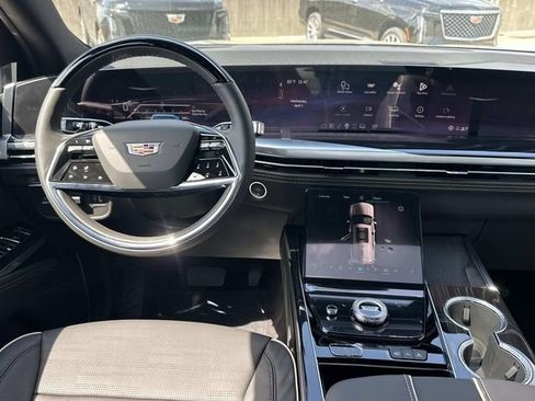 Used 2026 Cadillac Escalade ESV Sport image 2
