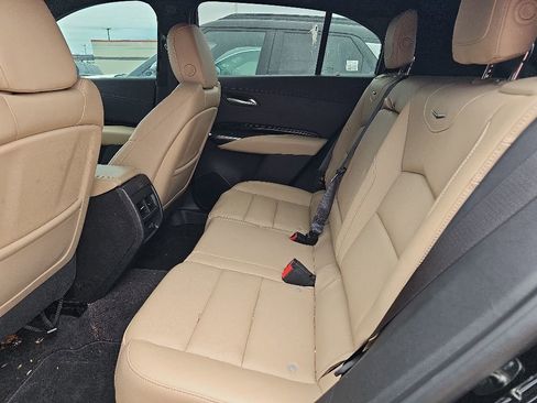 Used 2024 Cadillac XT4 Luxury w/ Cold Weather Package FWD image 8