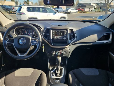 Used 2018 Jeep Cherokee Latitude image 22