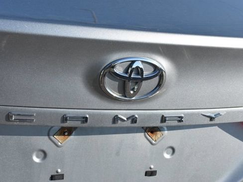 Used 2018 Toyota Camry LE FWD image 13