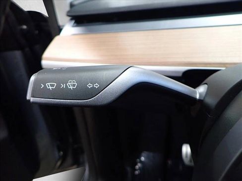 Used 2024 Tesla Model Y Performance image 15