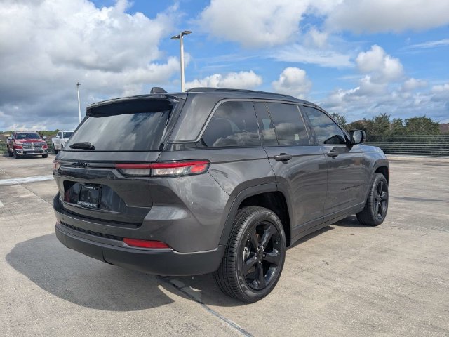 New 2026 Jeep Grand Cherokee Limited w/ Limited Altitude Package RWD image 4