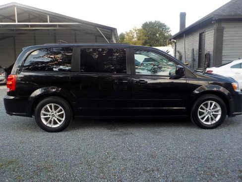 Used 2016 Dodge Grand Caravan SXT image 6