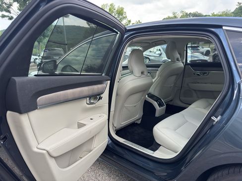 Used 2023 Volvo S90 B6 Plus AWD/4WD image 29