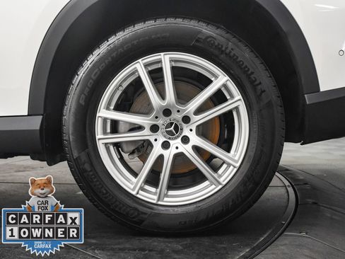 Used 2025 Mercedes-Benz GLC 300 4MATIC image 32