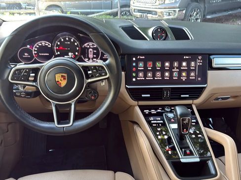 Used 2023 Porsche Cayenne Platinum Edition AWD/4WD image 29