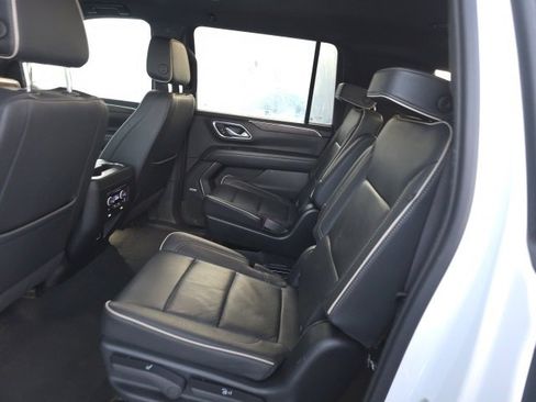 Used 2023 Chevrolet Suburban Premier image 23