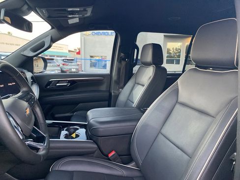 Used 2025 Chevrolet Suburban Premier image 28