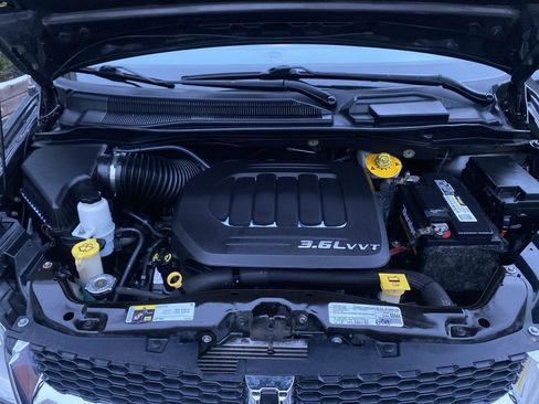 Used 2017 Dodge Grand Caravan SXT image 21