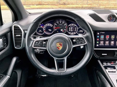 Used 2023 Porsche Cayenne image 15