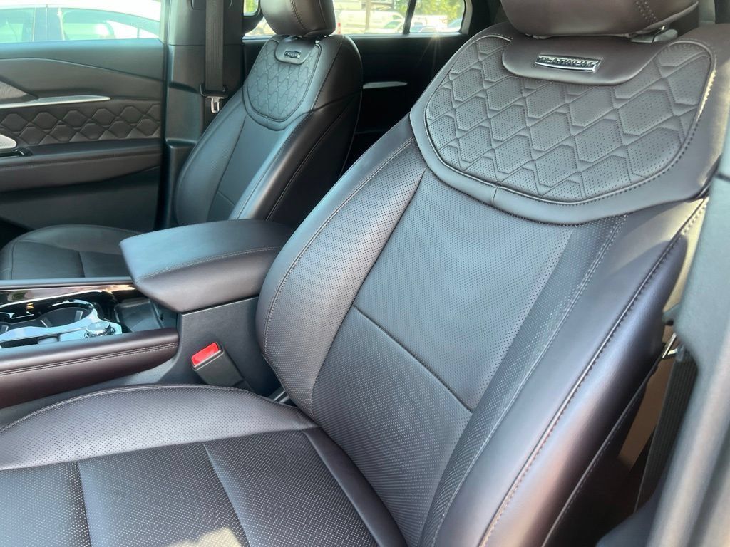 Used 2025 Ford Explorer Platinum w/ Ultimate Package AWD/4WD image 4
