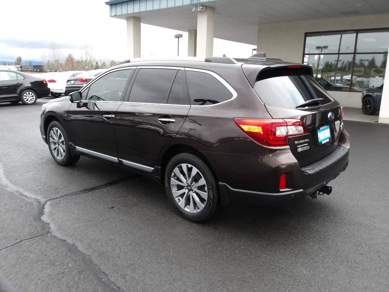 Used 2017 Subaru Outback 3.6R Touring w/ Popular Package #5A AWD/4WD image 3