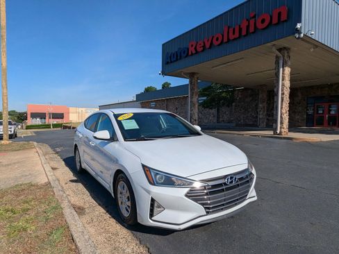 Used 2020 Hyundai Elantra SE FWD image 1