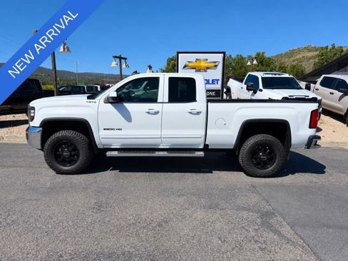 Used 2018 GMC Sierra 2500 SLE AWD/4WD image 3