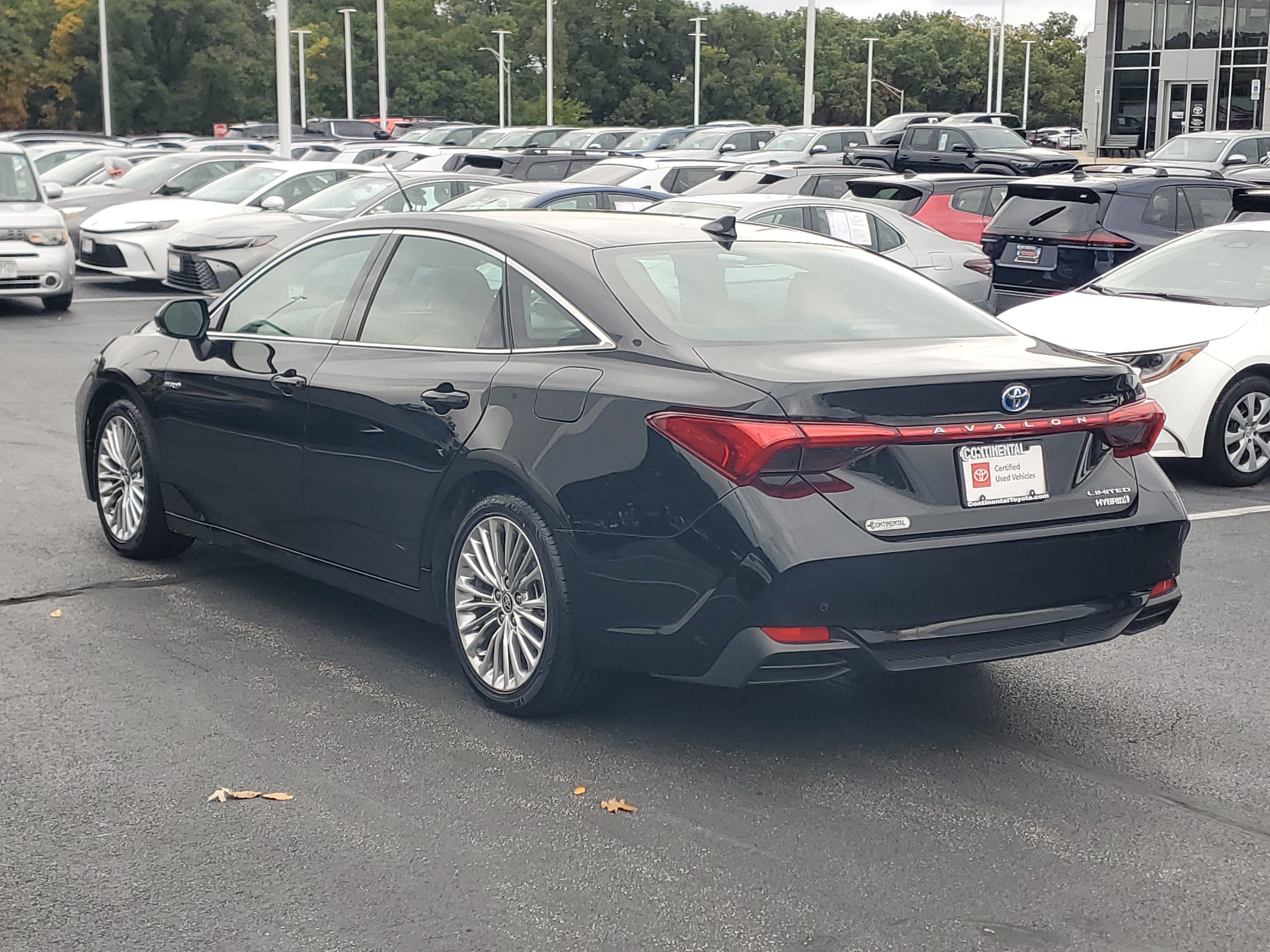 Certified 2020 Toyota Avalon Limited w/ Advanced Safety Package FWD image 4