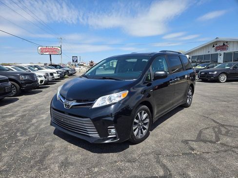 Used 2019 Toyota Sienna XLE AWD/4WD image 29