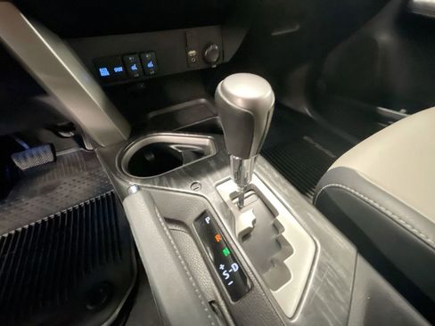 Used 2018 Toyota RAV4 Platinum image 16