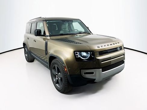 Used 2025 Land Rover Defender 110 S image 3